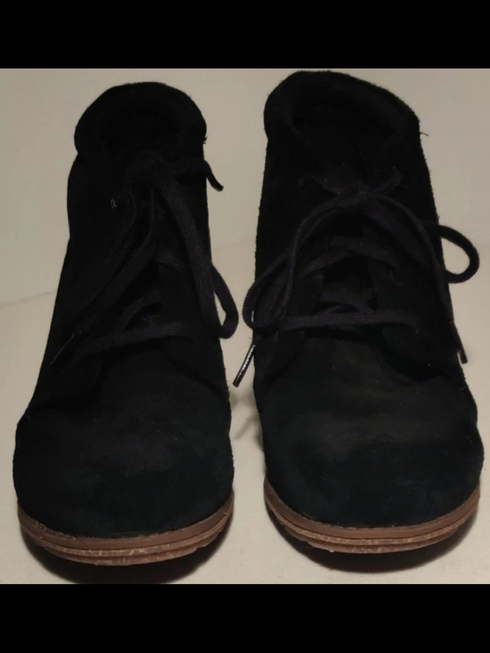 Clarks Womens 9.5 Suede& leather Ankle Booties 2.5" Heels...New